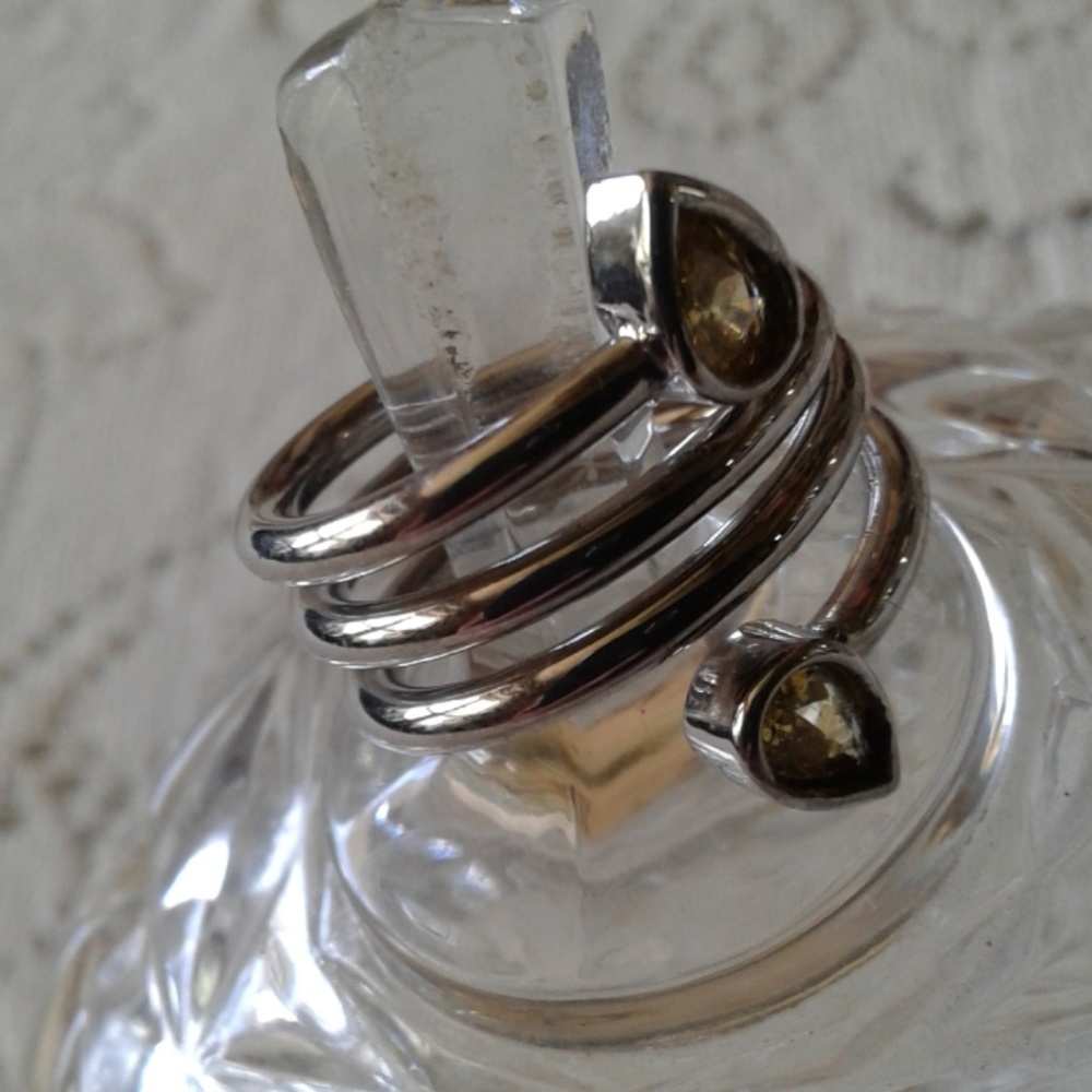 Ring - Picture 3 of 4